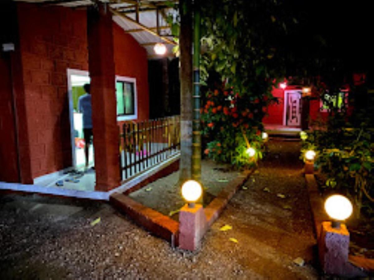 ホテル Sai Sadan Residency,Diveāgar エクステリア 写真